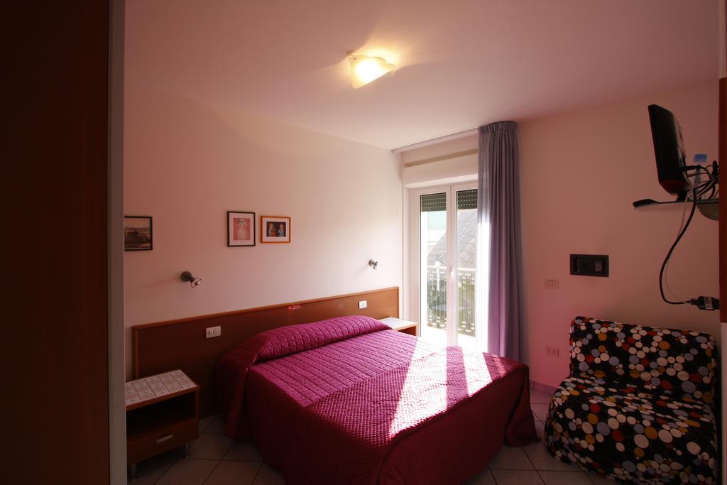 Casa Vacanze Villa Spina San Benedetto del Tronto Habitación foto